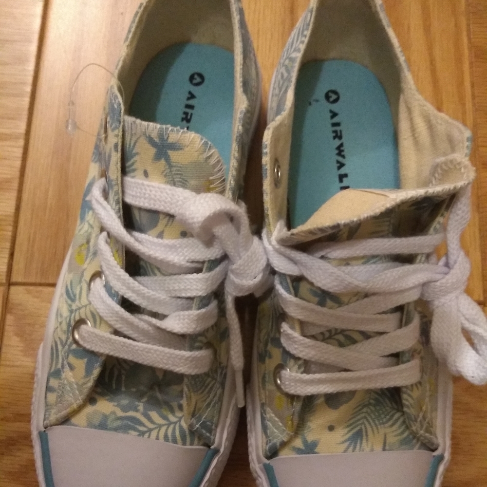 Airwalk shoes - Picture 2 of 3